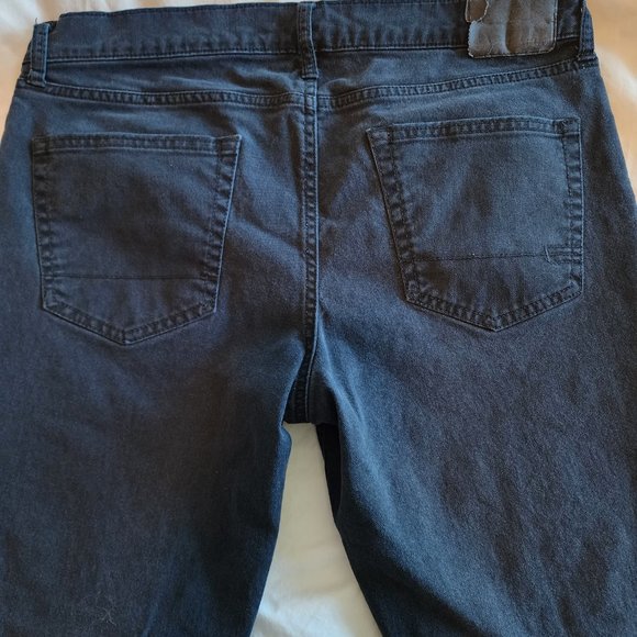 Black Aeropostale skinny jeans (34.34) (Used) Small Hole Above knee. - Picture 3 of 4